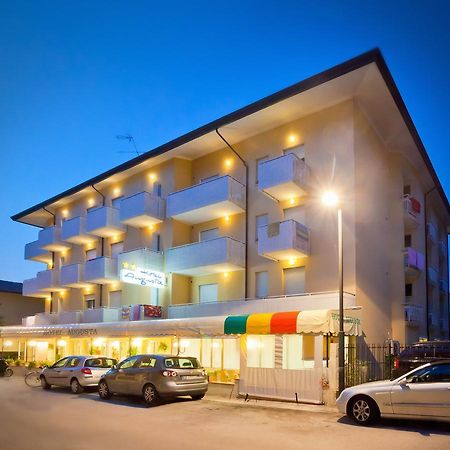 Hotel Augusta Caorle Exteriör bild