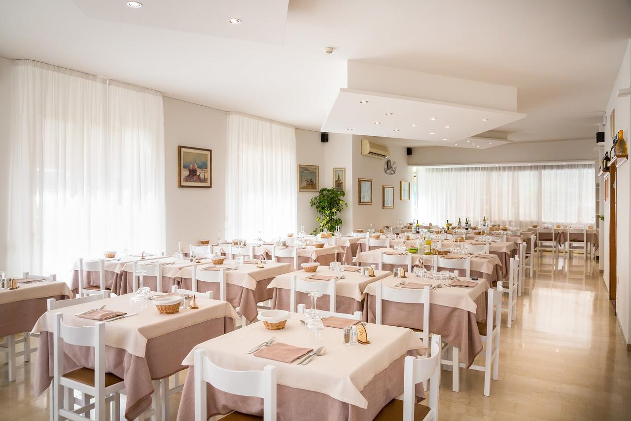Hotel Augusta Caorle Exteriör bild